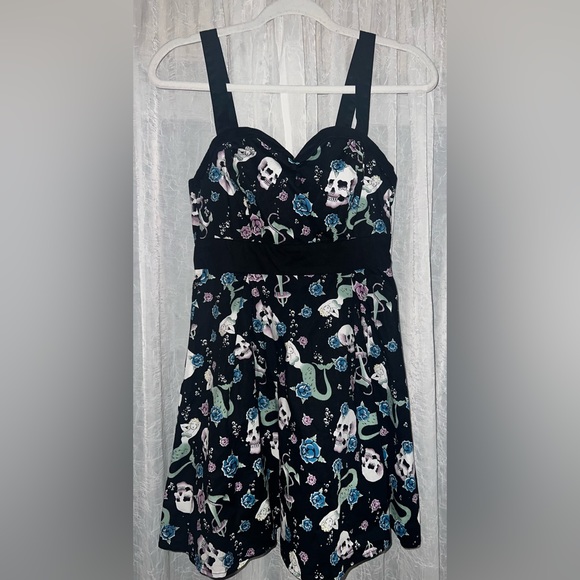 Hot Topic Tattoo pin up dress size small NWOT - Picture 2 of 4